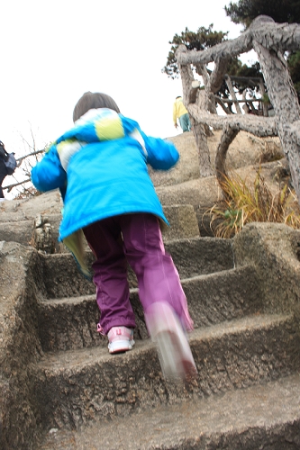 带四岁孩子爬黄山，一天行程18