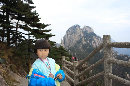 带四岁孩子爬黄山，一天行程26