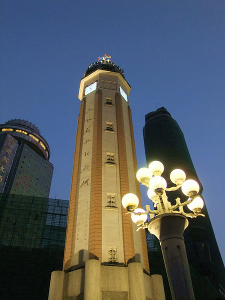 重庆解放碑的黄昏时分8