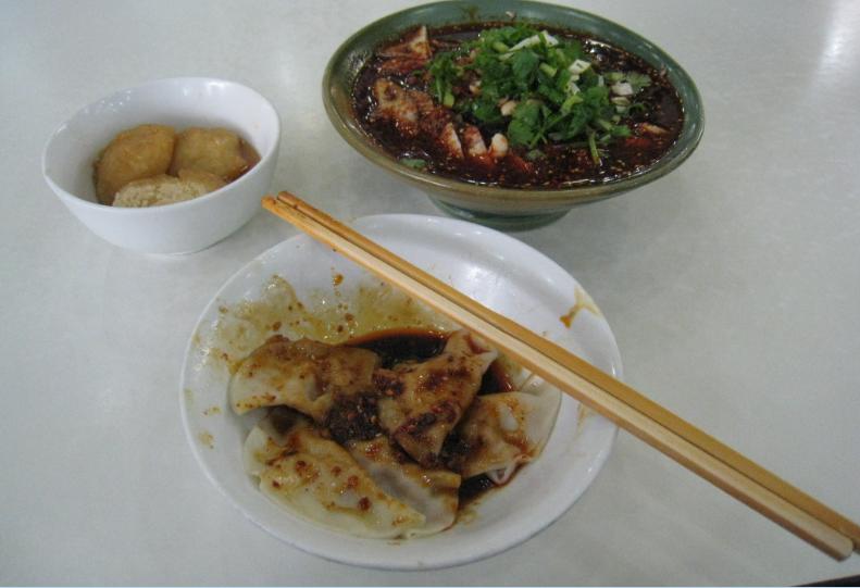 一个人行走的四川的土地上1