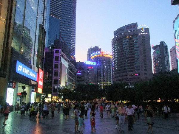 重庆解放碑的黄昏时分9