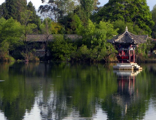 一个80的北京大爷拍的丽江片片，，真是不错！10