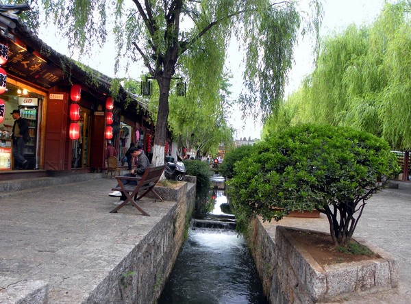 一个80的北京大爷拍的丽江片片，，真是不错！86