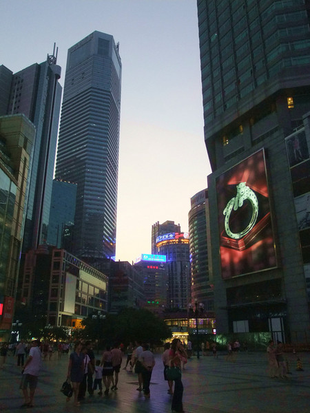 重庆解放碑的黄昏时分7