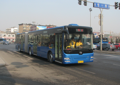 济南5条公交线路调整1