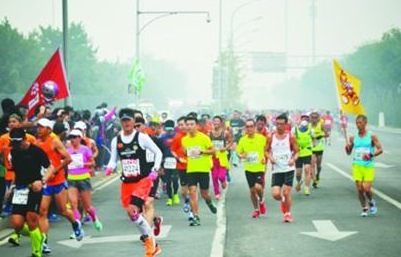 2015沈阳马拉松124条公交线绕道跑1