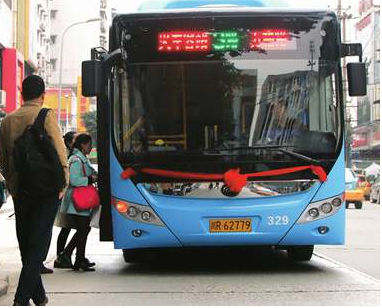 南充首批电气公交车上路运营1