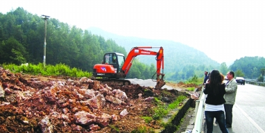 贵毕公路贵阳段7个站点“专营”加水1