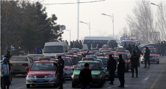 沈阳出租车抗议滴滴专车1