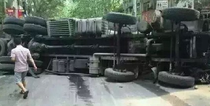 洛阳偃师车祸事故原因1