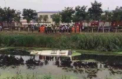 天津市西青区客车坠河事故1