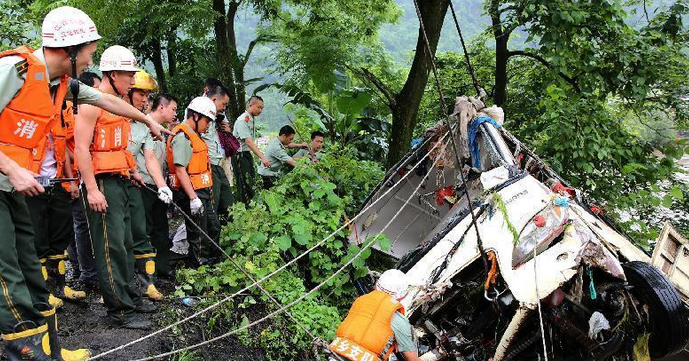 江西省萍乡公交车侧翻事故1