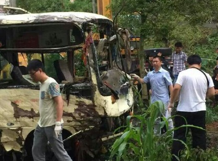 江西萍乡安源中巴坠河事故1