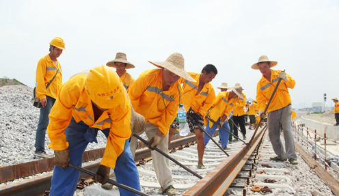 贵广南广铁路广州枢纽长轨铺通1