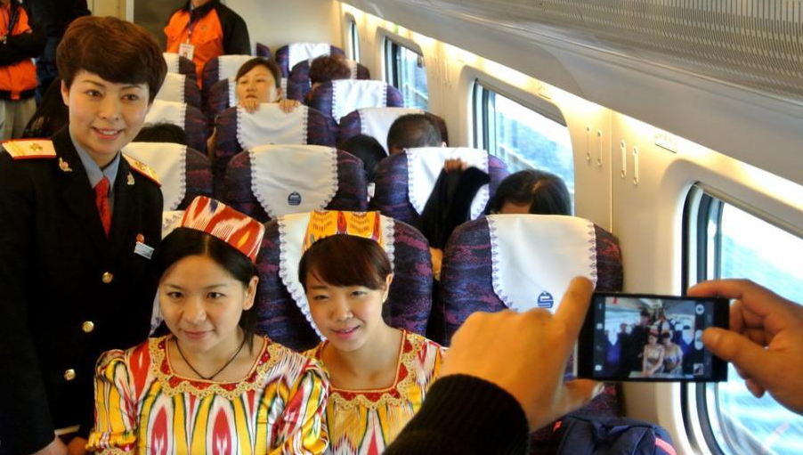 兰新高铁新疆段正式通车1