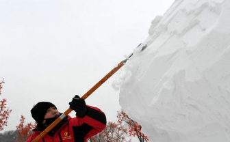 全国雪雕比赛开铲1