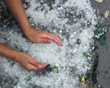邯郸遭遇大风冰雹天气1