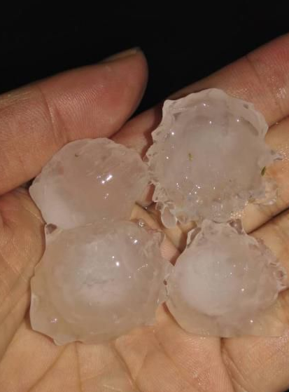 湖南郴州遭冰雹袭击1