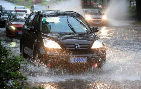 2016年4月13日深圳发布暴雨黄色预警1