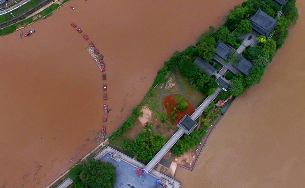 南方暴雨湖南受灾严重1