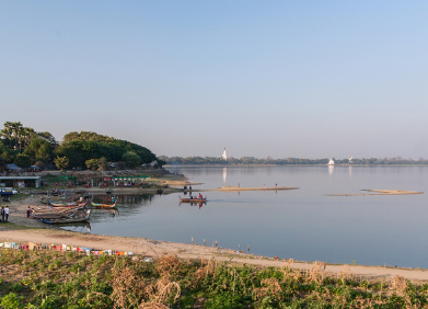 东塔曼湖