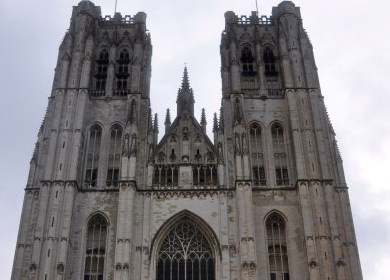 圣弥额尔圣古都勒主教座堂