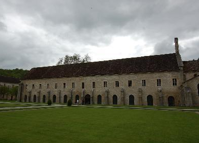 丰特莱的西斯特尔教团修道院