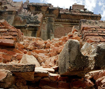 缅甸6.8级地震佛塔受损1