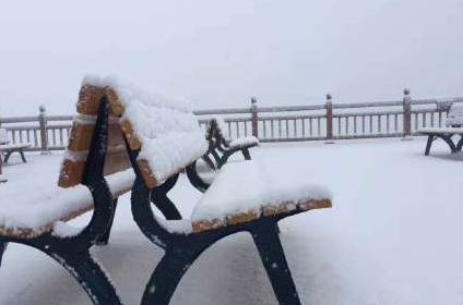 2016年10月9日陕西太白山下雪了1