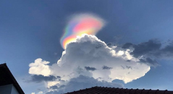 新加坡出现火彩虹1